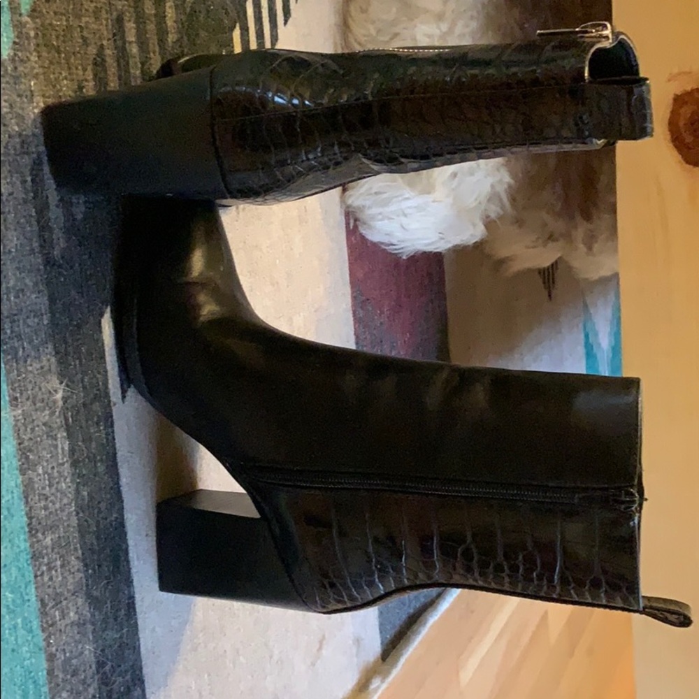 Black leather Steve Madden Boots